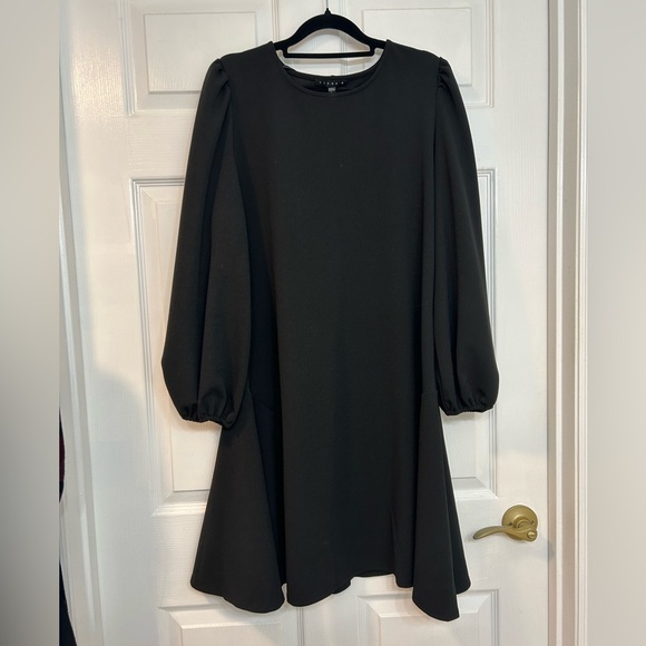 Tiana B. Dresses & Skirts - Tiana B. Classic Black Long Sleeve Dress